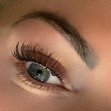 candella-stewart-eyelash-extensions